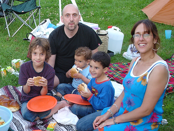 Jonny Zucker (author of Stiker Boy (in aid of Mind)) and his family enjoying a picnic